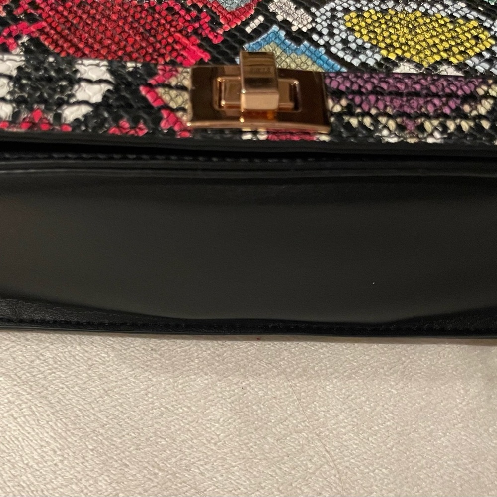 Timmy Woods Vegan leather Crossbody - Picture 5 of 7